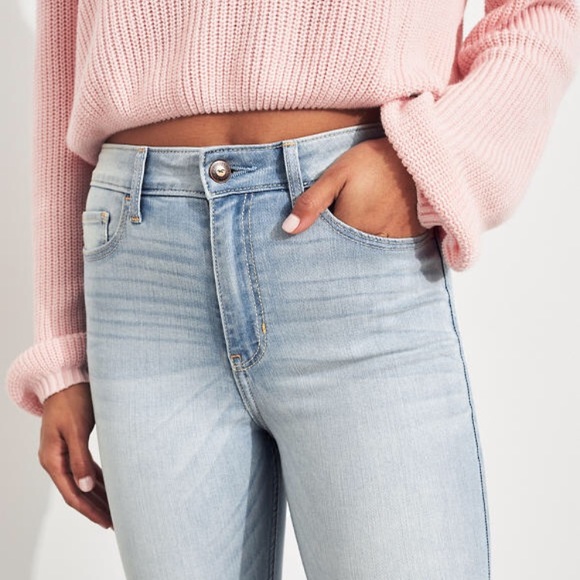 Hollister • High Waisted Light Wash Jeans - Picture 3 of 5